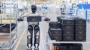 Задвижвани от роботи заводи в Китай превръщат високотехнологичните производствени линии в горещи туристически точки