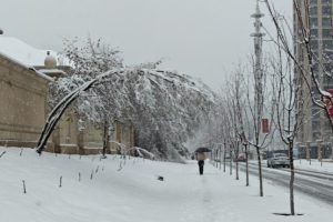 Blizzard удря Синдзян в Северозападен Китай, чупи рекорди и въздейства на транспорта