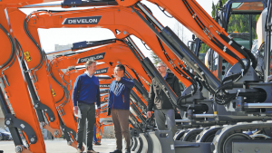 Фабриките бръмчат заради нарастващото задгранично търсене