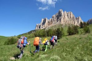 UIAA publishes health advice for older mountaineers (65+)